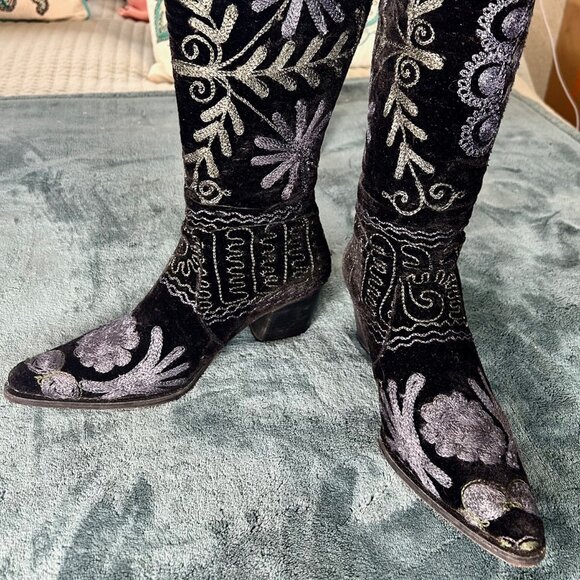 Erkan Demir - Artemis Black Velvet Boots w/ Stitched Embellishments -Sz. 38/ 7 - Picture 12 of 12